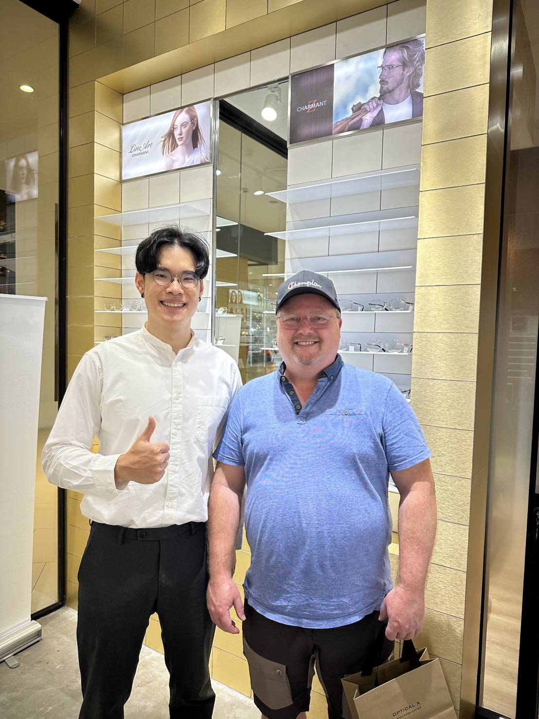 สวมแล้วยิ้ม — Optical X Vision Care Center